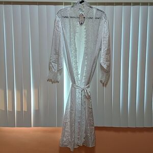 Elegant White Lace Trim Robe